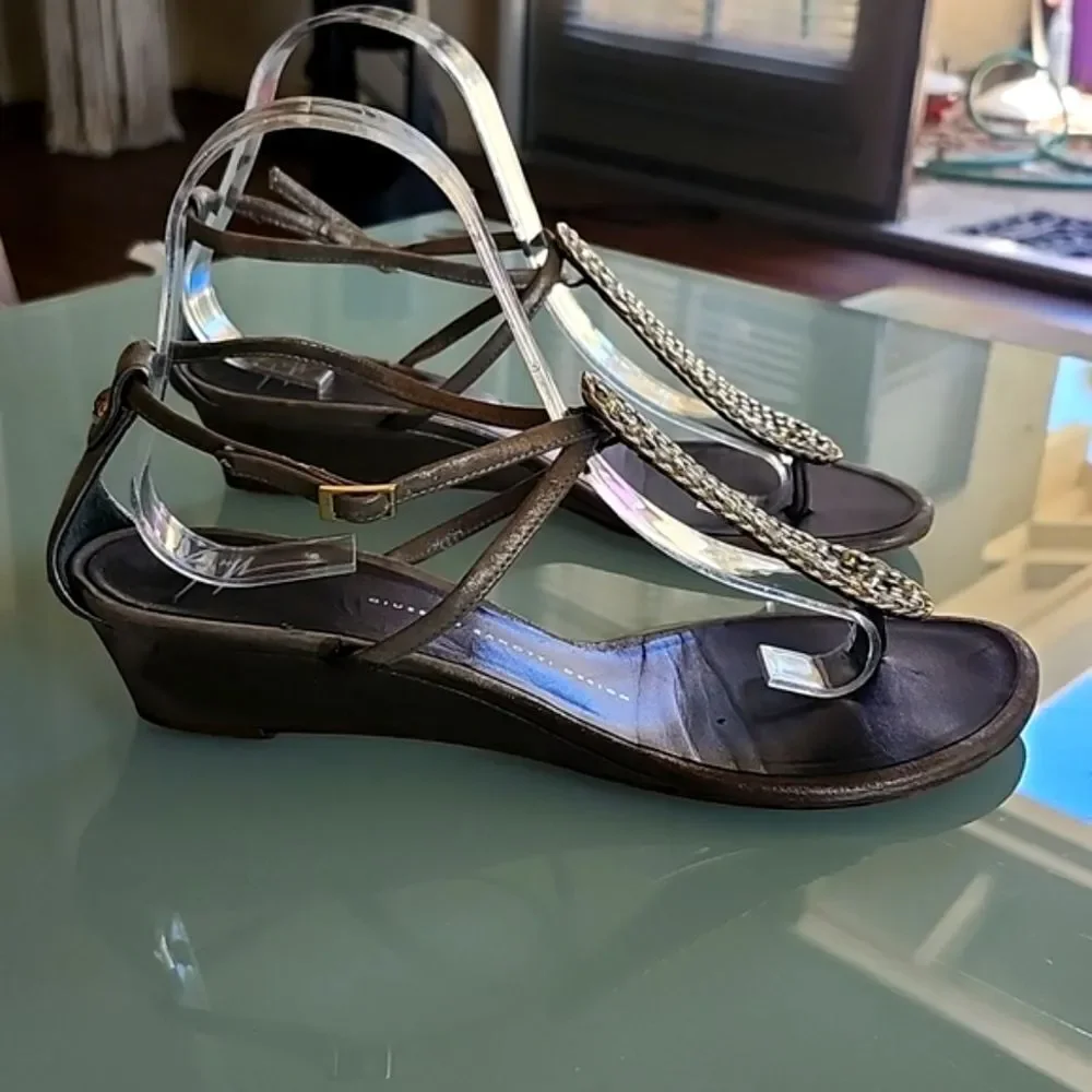 Giuseppe‎ Zanotti Crystal Embellished T-Strap Boho Luxe  Chic Sandals Size 39.5
